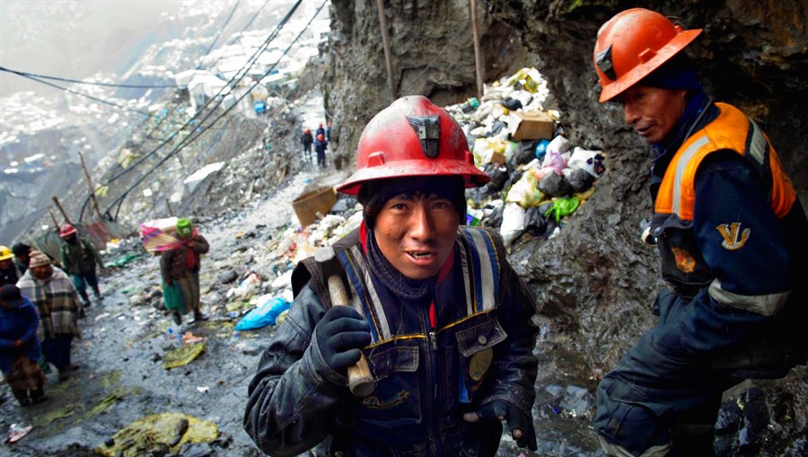 Gold miners in China.jpg